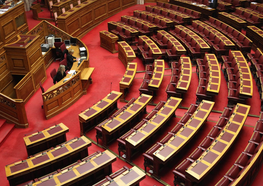 ΑΠΟΤΥΠΩΜΑΤΑ ΗΜΕΡΑΣ: Η Κατάργηση της Ελληνικής Βουλής