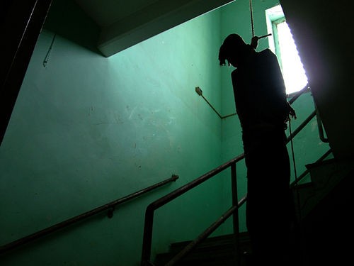 ΑΦΟΡΙΣΜΟΙ: Αυτοκτονία στη Δράμα