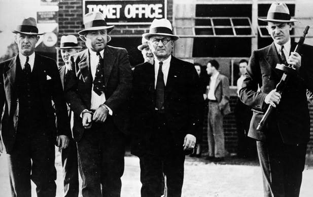 ΑΠΟΤΥΠΩΜΑΤΑ ΗΜΕΡΑΣ: Σεντόνι Παρακρατικόν